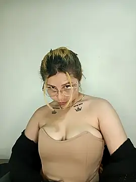 SiennaValera online show from October 7, 2025, 6:16 pm