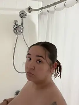 marcylove online show from September 12, 2025, 2:39 pm