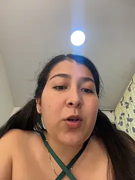 Snapshot of evelyn_1702 chatting on May 5, 2026, 8:50 pm evelyn 1702 online show from May 5, 2026, 8:50 pm