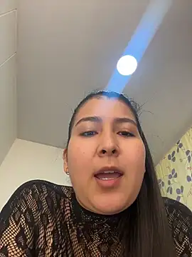 Snapshot of evelyn_1702 chatting on May 12, 2026, 8:39 pm evelyn 1702 online show from May 12, 2026, 8:39 pm
