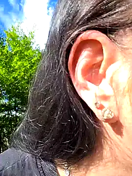 Snapshot of Swiss_Lady chatting on September 15, 2025, 1:33 pm Swiss Lady online show from September 15, 2025, 1:33 pm