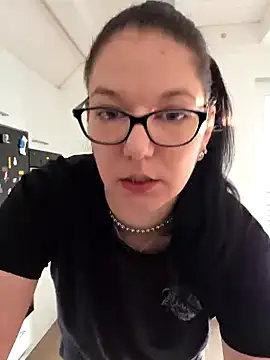 Snapshot of Swiss_Lady chatting on September 28, 2025, 4:01 pm Swiss Lady online show from September 28, 2025, 4:01 pm