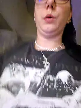 Snapshot of Swiss_Lady chatting on October 3, 2025, 12:29 am Swiss Lady online show from October 3, 2025, 12:29 am