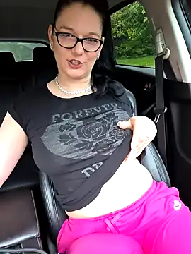 Snapshot of Swiss_Lady chatting on October 4, 2025, 4:27 pm Swiss Lady online show from October 4, 2025, 4:27 pm