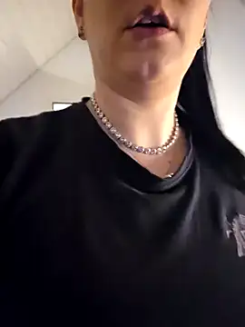 Snapshot of Swiss_Lady chatting on October 8, 2025, 4:59 pm Swiss Lady online show from October 8, 2025, 4:59 pm