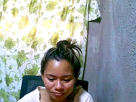 Snapshot of Sweeetgurll chatting on September 15, 2025, 12:43 am Sweeetgurll online show from September 15, 2025, 12:43 am