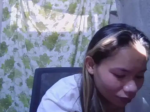 Snapshot of Sweeetgurll chatting on November 16, 2025, 12:38 am Sweeetgurll online show from November 16, 2025, 12:38 am