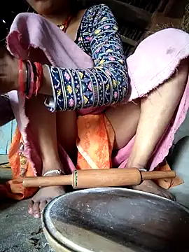 Snapshot of Monika_thakurr chatting on June 14, 2026, 2:24 am Monika thakurr online show from June 14, 2026, 2:24 am
