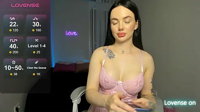 Snapshot of SelinaStorm chatting on April 24, 2026, 11:07 pm SelinaStorm online show from April 24, 2026, 11:07 pm