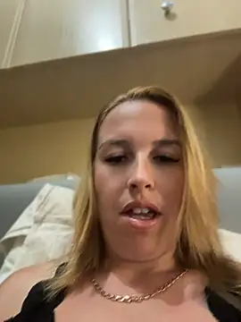 Snapshot of amberrose094 chatting on August 9, 2026, 6:13 pm amberrose094 online show from August 9, 2026, 6:13 pm