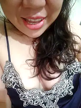 Snapshot of Julyy08 chatting on May 11, 2026, 9:04 am Julyy08 online show from May 11, 2026, 9:04 am