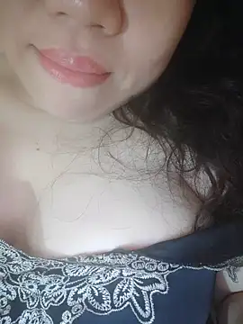 Snapshot of Julyy08 chatting on May 31, 2026, 2:13 pm Julyy08 online show from May 31, 2026, 2:13 pm