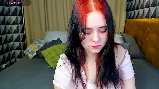 Alis Platt online show from November 14, 2025, 1:04 am