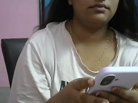 Queenxxx98 online show from October 22, 2025, 7:57 pm