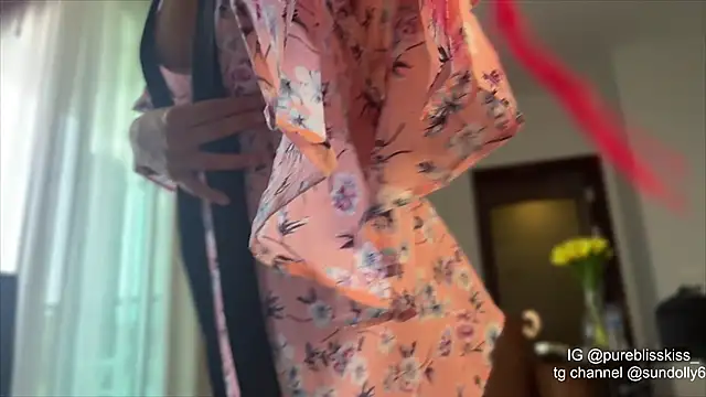 lxsundollyxl online show from April 14, 2026, 5:02 am