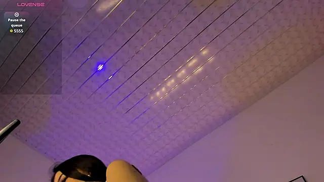 Zahra milks online show from September 18, 2025, 1:35 pm