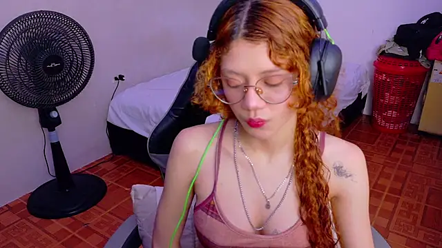 Snapshot of Birdie_0 chatting on September 26, 2025, 12:20 pm Birdie 0 online show from September 26, 2025, 12:20 pm