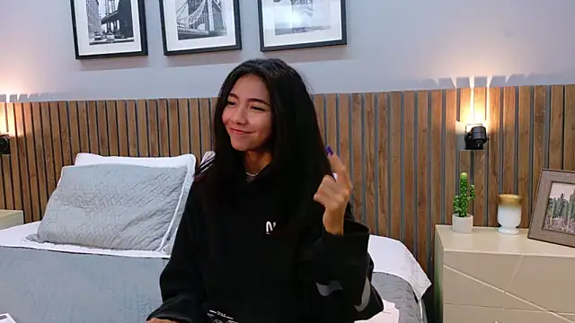 luna roja25 online show from February 3, 2026, 1:27 pm