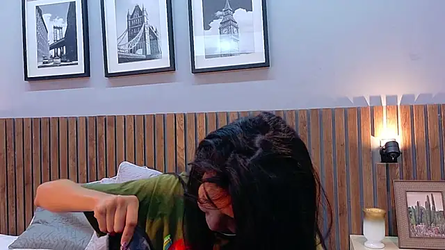 luna roja25 online show from February 26, 2026, 12:59 pm