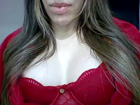 Yasleal online show from June 8, 2026, 10:32 pm