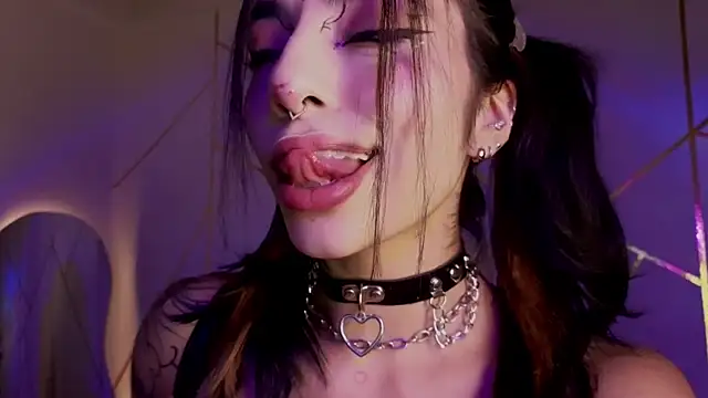 Hollyxx  online show from February 4, 2026, 11:31 pm