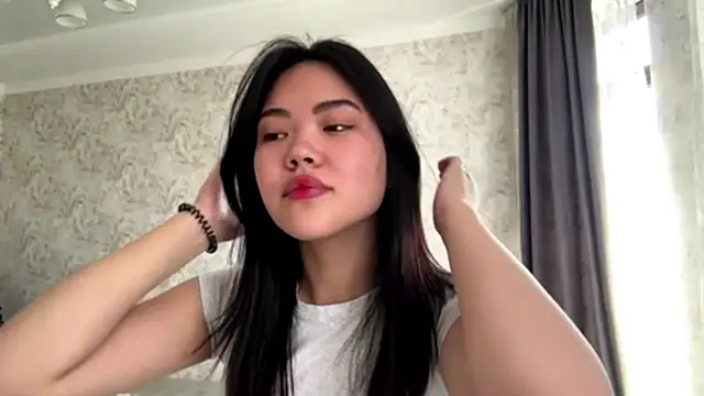MIMIMary online show from October 16, 2025, 8:04 am