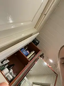 lanameijer online show from November 3, 2025, 10:32 pm