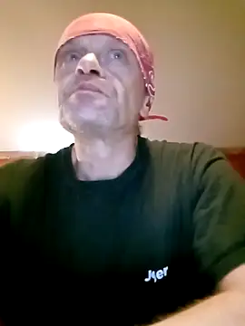 Snapshot of Kuba_Gd chatting on October 22, 2025, 12:49 pm Kuba Gd online show from October 22, 2025, 12:49 pm