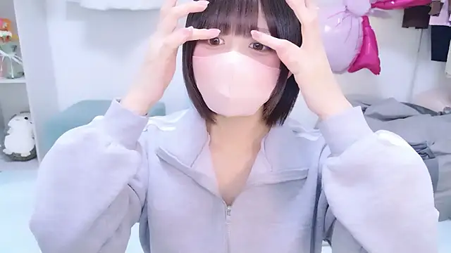 Hinata Sun online show from April 16, 2026, 11:07 pm