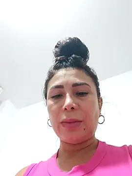 mia mancinii online show from October 28, 2025, 4:49 am