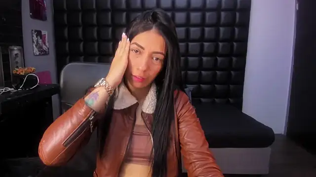 ashlyy sweet  online show from April 17, 2026, 3:37 pm