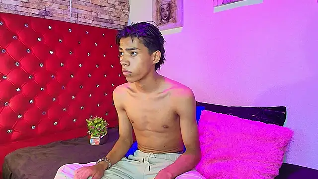 Snapshot of camilo_nom chatting on September 19, 2025, 4:14 am camilo nom online show from September 19, 2025, 4:14 am