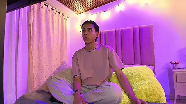 Snapshot of camilo_nom chatting on September 27, 2025, 4:06 am camilo nom online show from September 27, 2025, 4:06 am