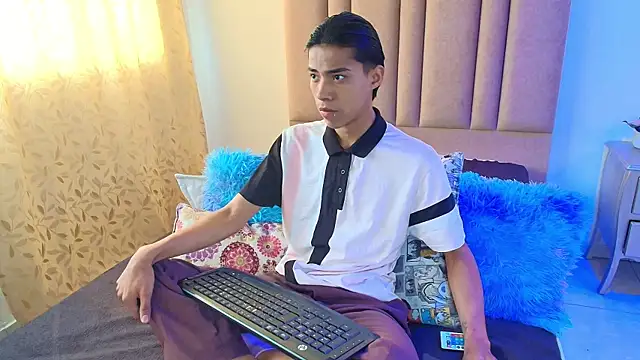 Snapshot of camilo_nom chatting on October 12, 2025, 12:59 pm camilo nom online show from October 12, 2025, 12:59 pm