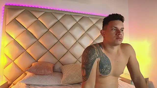 Snapshot of EclipseandFlame chatting on October 1, 2025, 2:23 pm EclipseandFlame online show from October 1, 2025, 2:23 pm