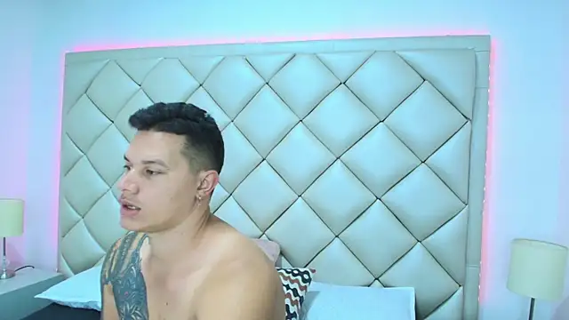 Snapshot of EclipseandFlame chatting on October 2, 2025, 1:51 pm EclipseandFlame online show from October 2, 2025, 1:51 pm