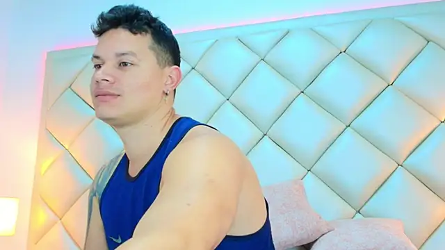 Snapshot of EclipseandFlame chatting on October 8, 2025, 1:53 pm EclipseandFlame online show from October 8, 2025, 1:53 pm