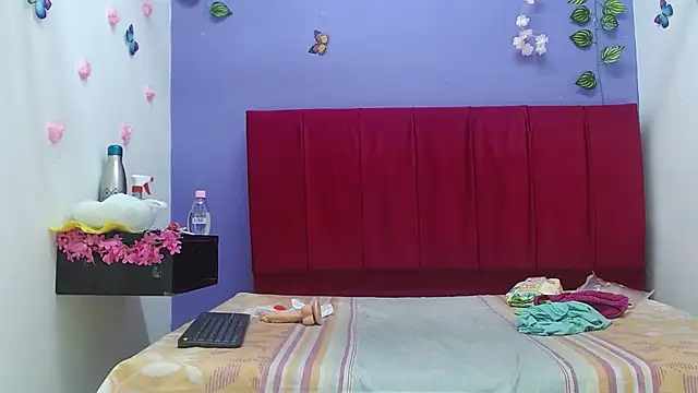 andrealopezcm101 online show from October 3, 2025, 11:07 am