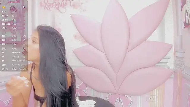 miaskinny20 online show from October 12, 2025, 11:42 am