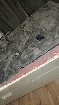 hottcouple00 online show from November 14, 2025, 11:35 pm