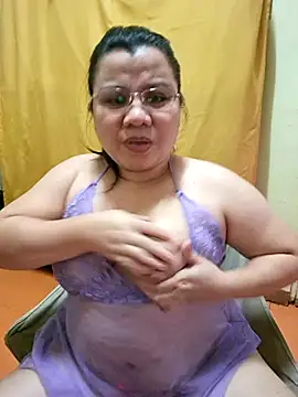 hotlyn45 online show from September 23, 2025, 5:21 am