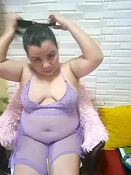 hotlyn45 online show from November 29, 2025, 2:47 am