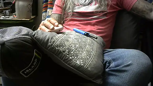 crassanova online show from April 14, 2026, 2:39 am