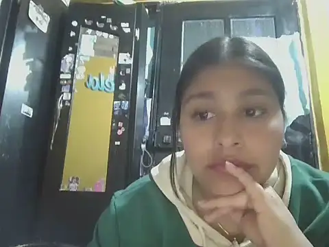 Snapshot of zairabreze chatting on June 25, 2026, 12:43 am zairabreze online show from June 25, 2026, 12:43 am