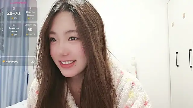 Luna 868 online show from November 24, 2025, 4:29 pm