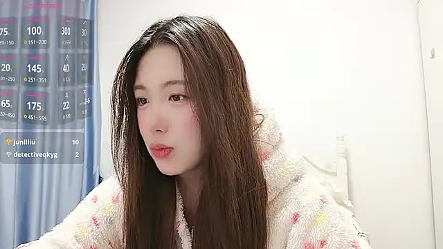 Luna 868 online show from November 25, 2025, 4:40 pm