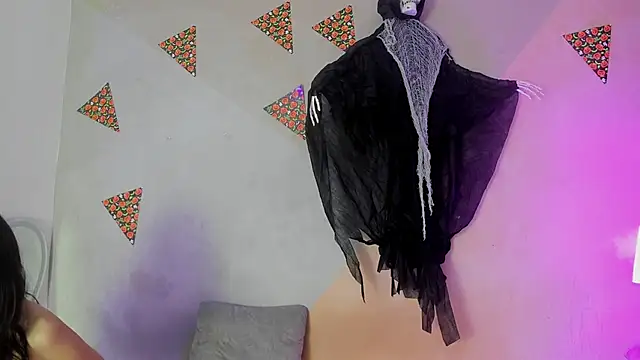 Laura and Kevin online show from November 14, 2025, 1:43 pm