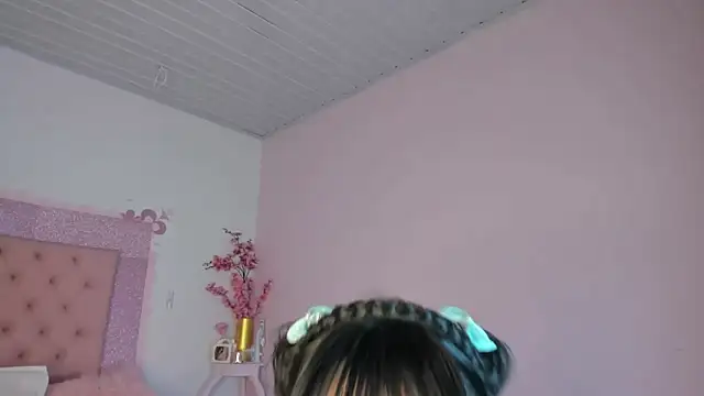 Snapshot of roxyswt chatting on June 18, 2026, 4:57 am roxyswt online show from June 18, 2026, 4:57 am
