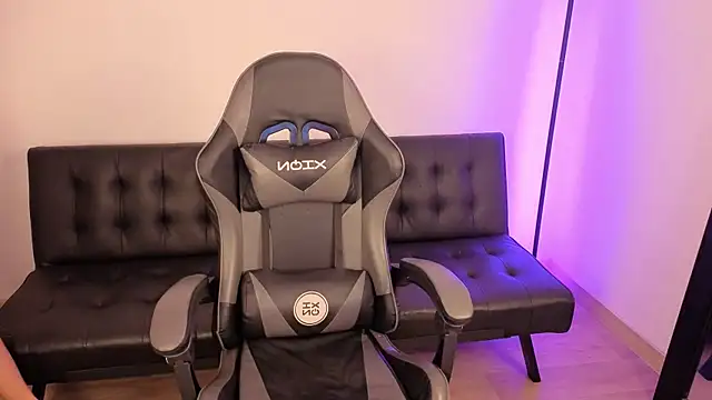 onlinenico online show from February 2, 2026, 8:07 pm