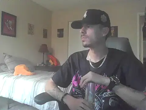 Snapshot of latinosatiro94 chatting on July 17, 2026, 12:28 am latinosatiro94 online show from July 17, 2026, 12:28 am